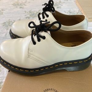 Dr. Martens 1461 Smooth White Leather Oxford Shoes  Women’s 5 Men’s 4 WITH BOX.